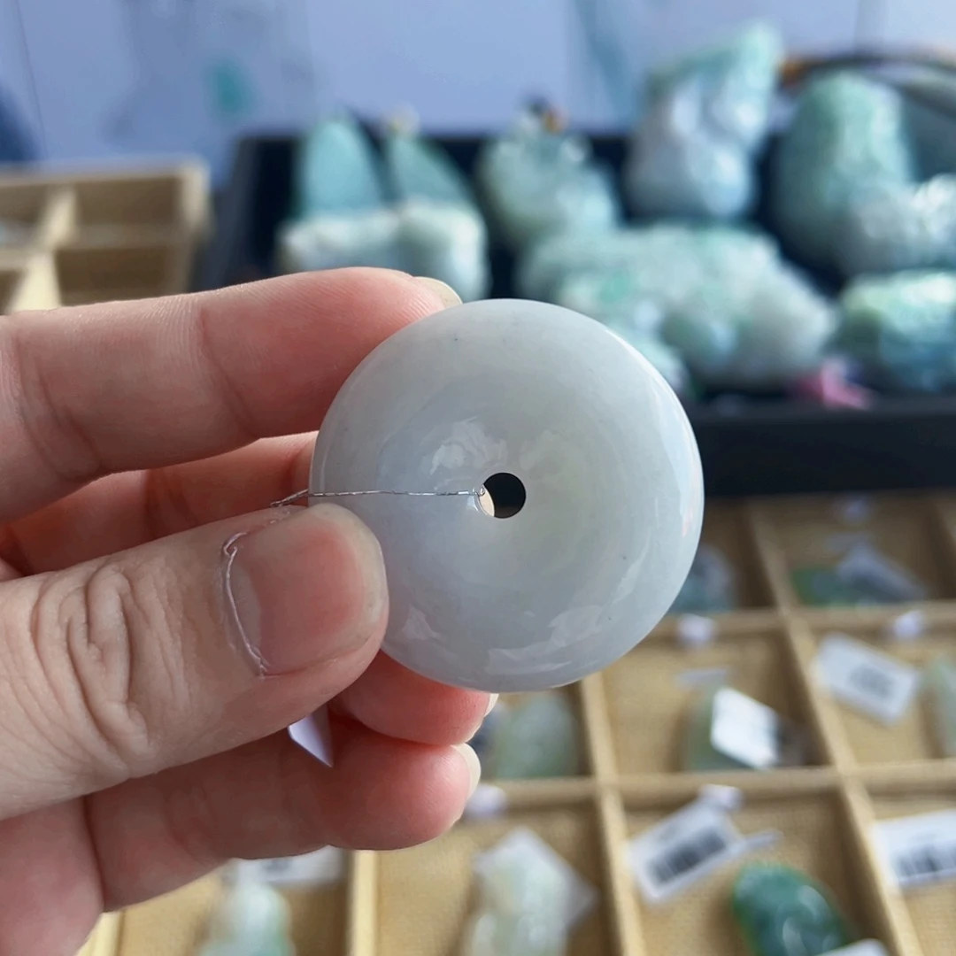 翡翠未镶嵌颈饰平安扣