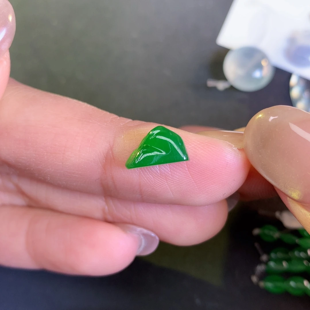 翡翠裸石6.08-10.5-3.73