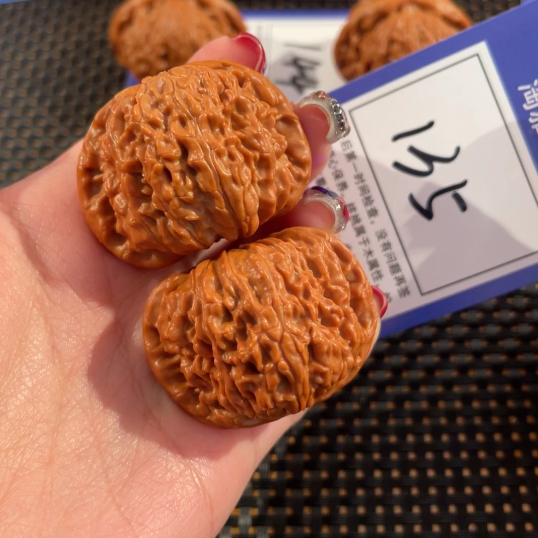 文玩核桃把件135号40尺白狮子