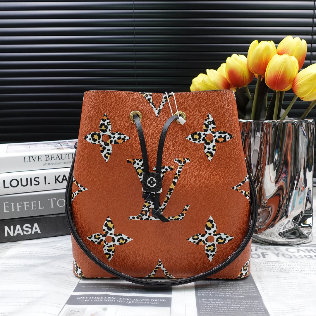 95新 LouisVuitton/路易威登 单肩包/T20280977