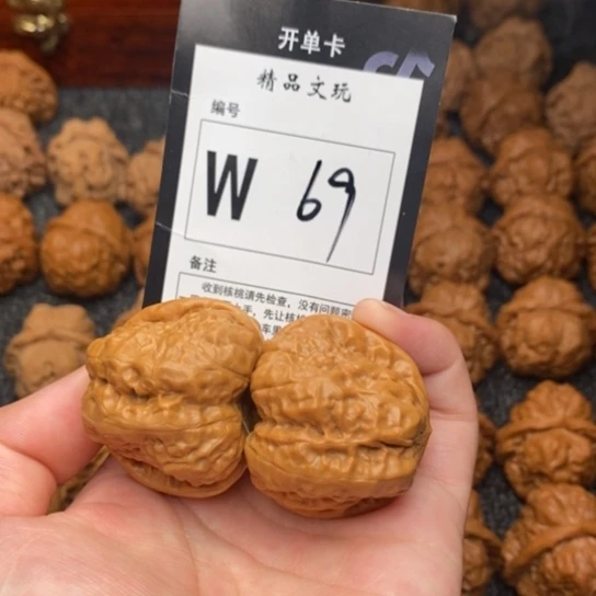 吊坠桃核K****c我是第一百38