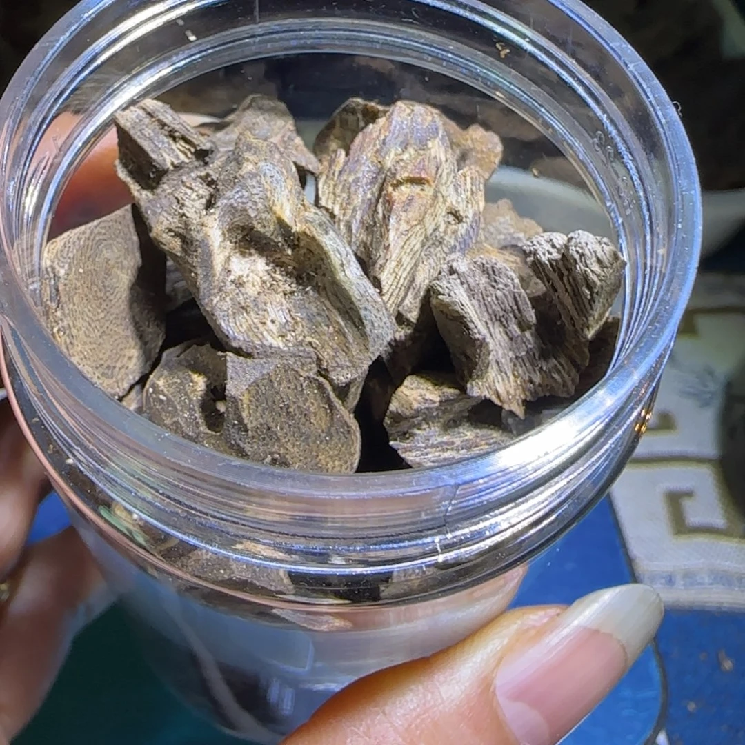 绿***荫沉香沉香碎屑唐结壳子料50克