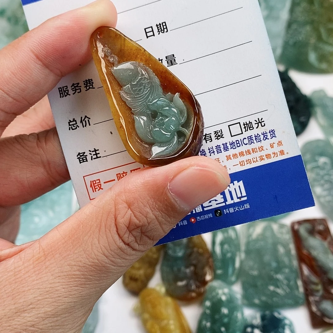 翡翠未镶嵌颈饰荷花鱼