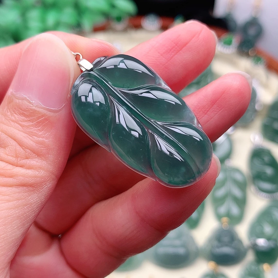 翡翠未镶嵌颈饰吊坠
