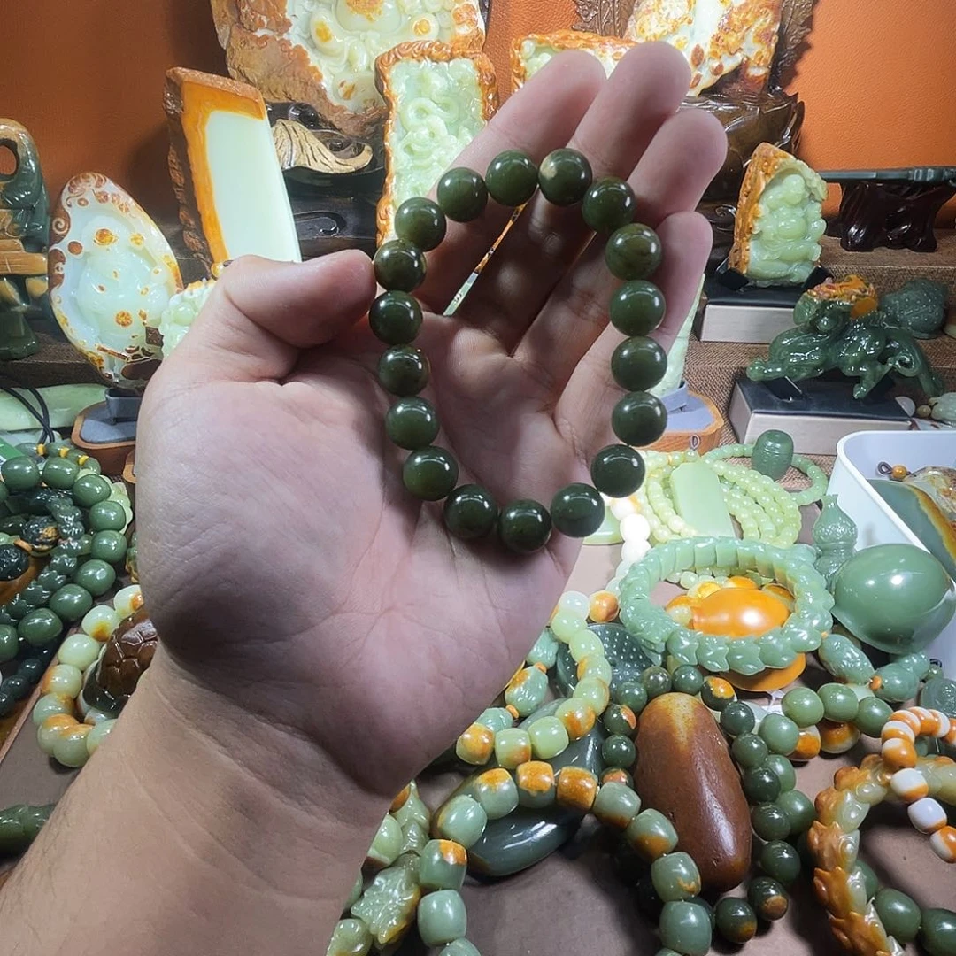 透闪石质玉未镶嵌珠宝奇石