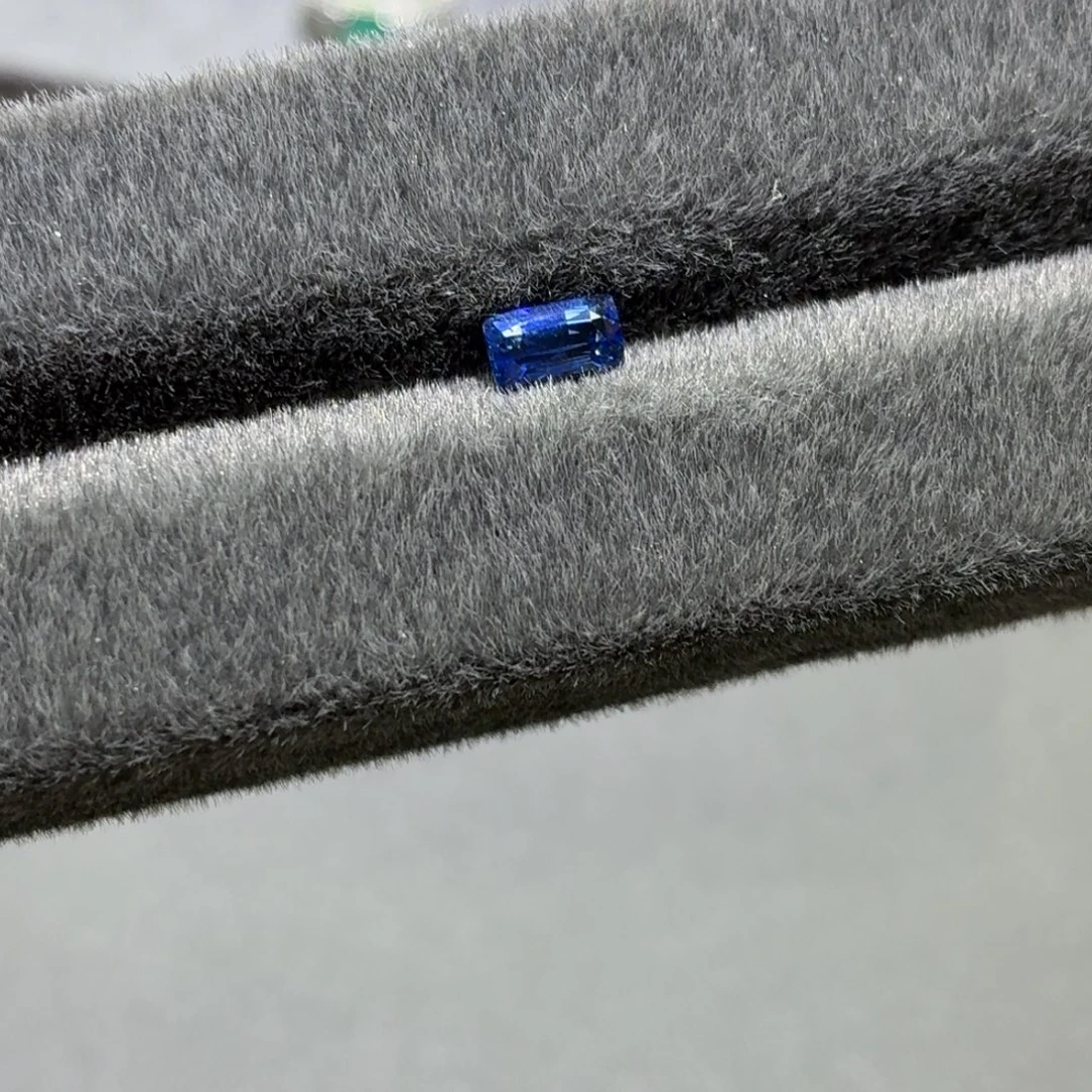 裸石蓝宝石1.04ct精品天然矢车菊蓝宝石