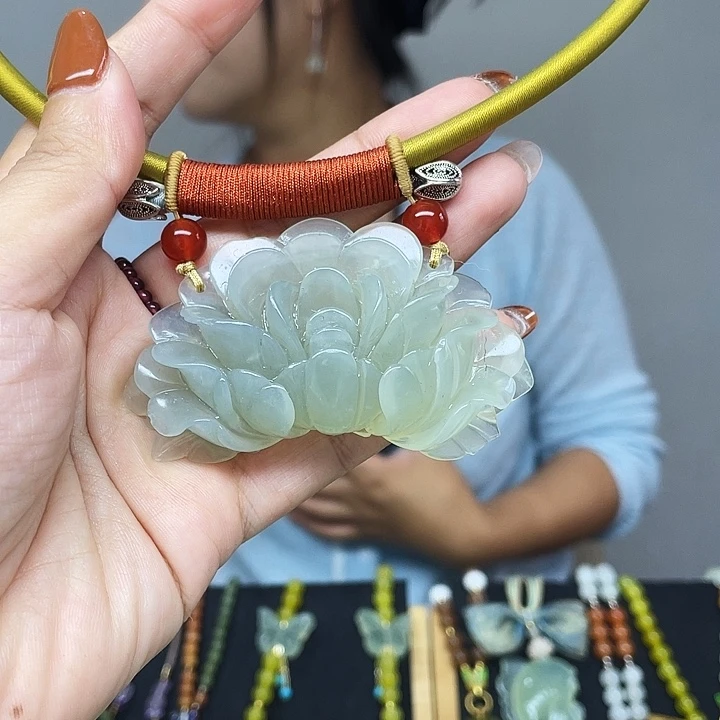 未镶嵌蛇纹石玉颈饰