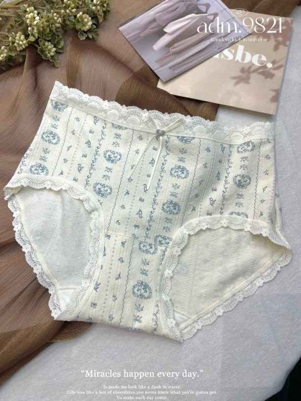 少女纯棉中腰透气抑菌三角内裤甜美日系风格