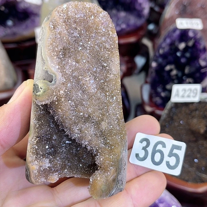 未镶嵌水晶大型摆件（非配饰）