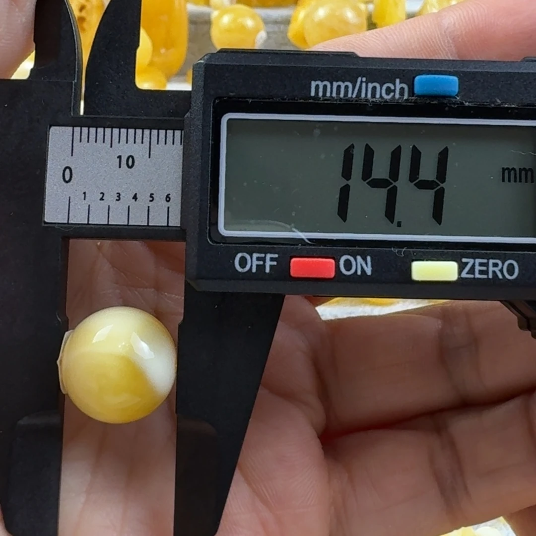 蜜蜡未镶嵌裸石50