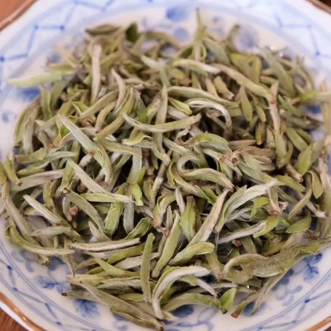 2025年荒野首采白毫银针特级高山茶福鼎白茶管阳茶花香毫香散茶
