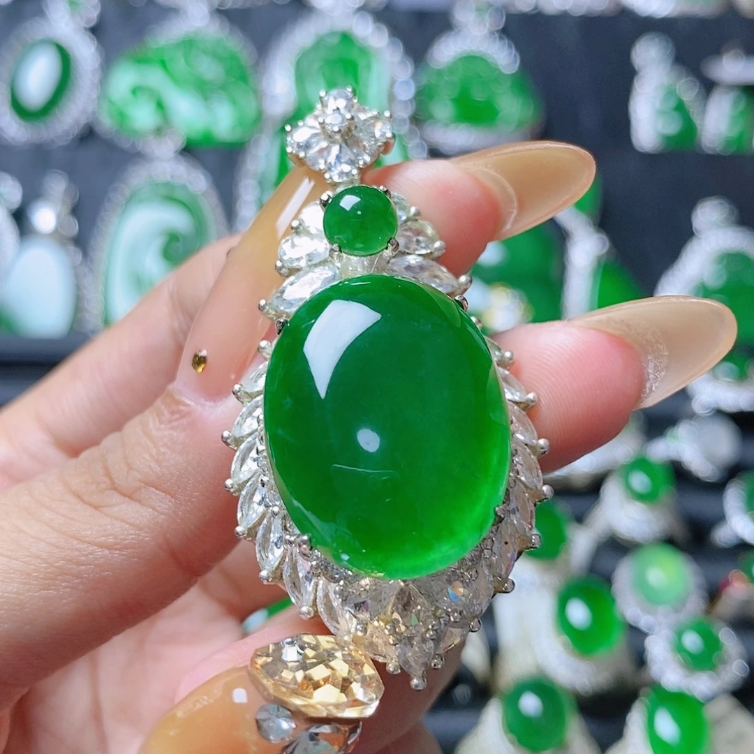 颈饰未镶嵌翡翠