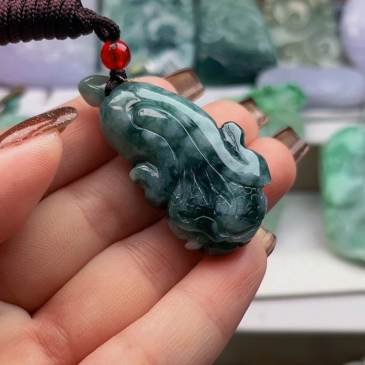 翡翠未镶嵌颈饰挂件