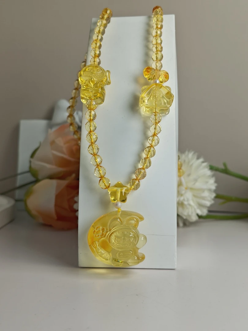 天然琥珀蜜蜡雕刻件，金珀拉布布项链
