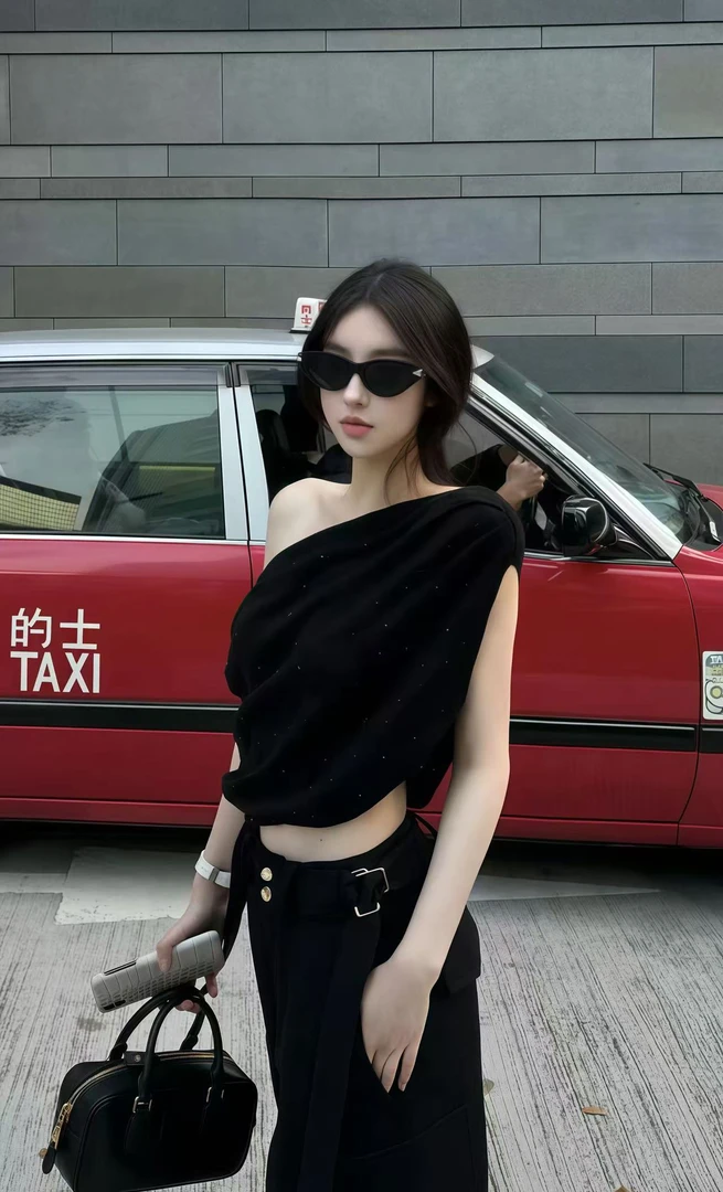 2025夏季新款法式设计感气质斜肩上衣配美式复古休闲阔腿裤两件套