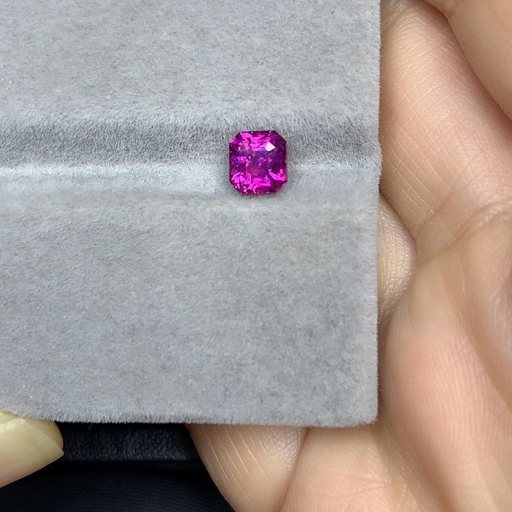 蓝宝石裸石1.56ct无烧薰衣草紫蓝宝吉尔德