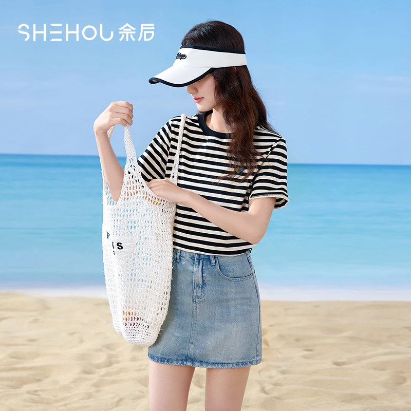 佘后休闲时尚风黑白条纹上衣彩虹心刺绣百搭出游短袖T恤