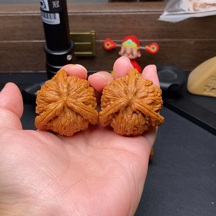 文玩核桃把件白奔
