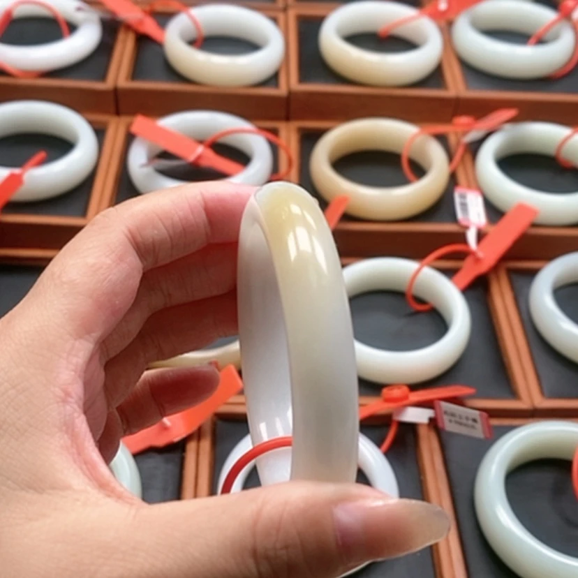 【闪购商品】未镶嵌手镯和田玉