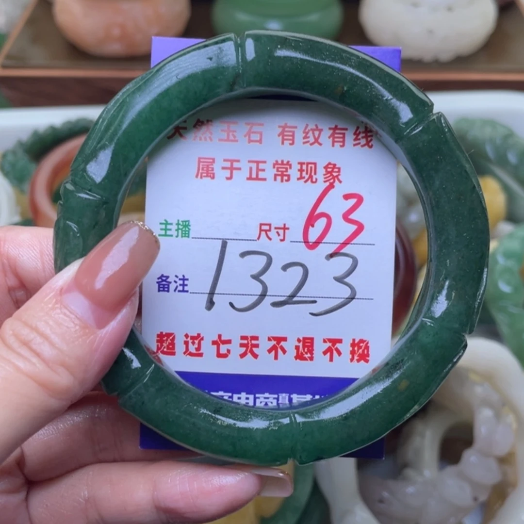 【闪购商品】未镶嵌手镯（圆镯）石英质玉