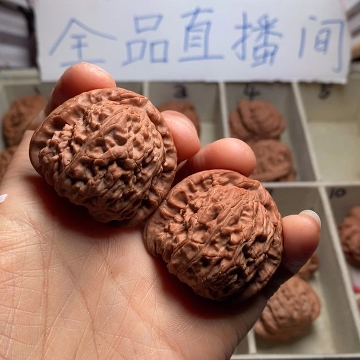 文玩核桃吊坠多**?三角白