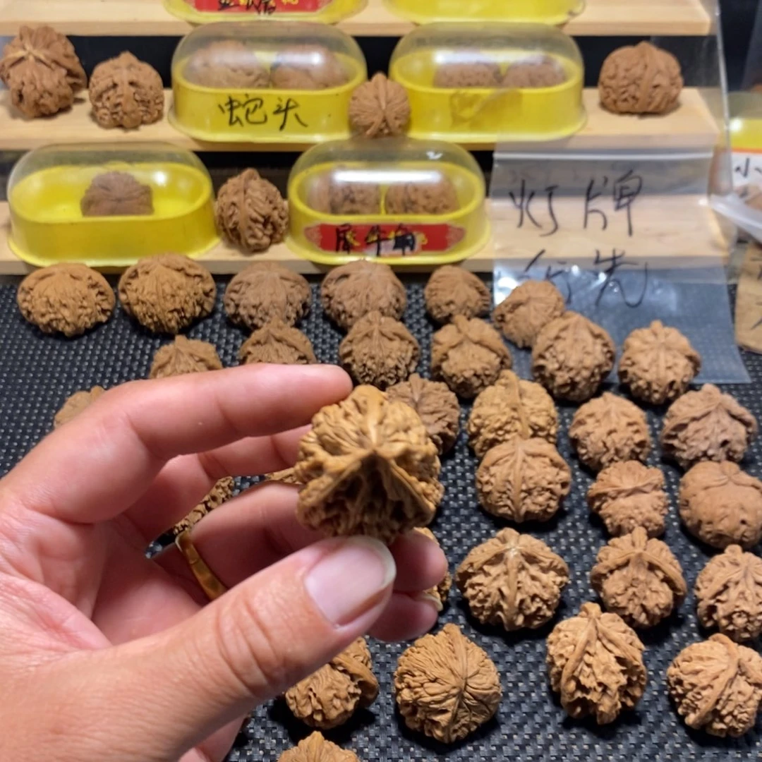 添***饭文玩核桃吊坠核桃异形