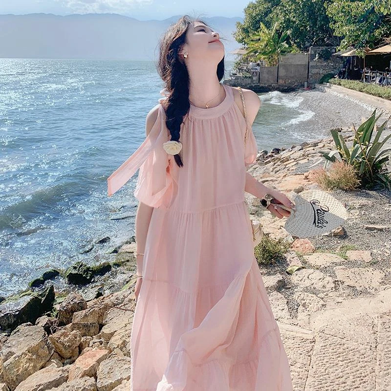 粉色露肩百搭连衣裙夏季女2025新款春季度假风宽松显瘦甜美挂脖裙