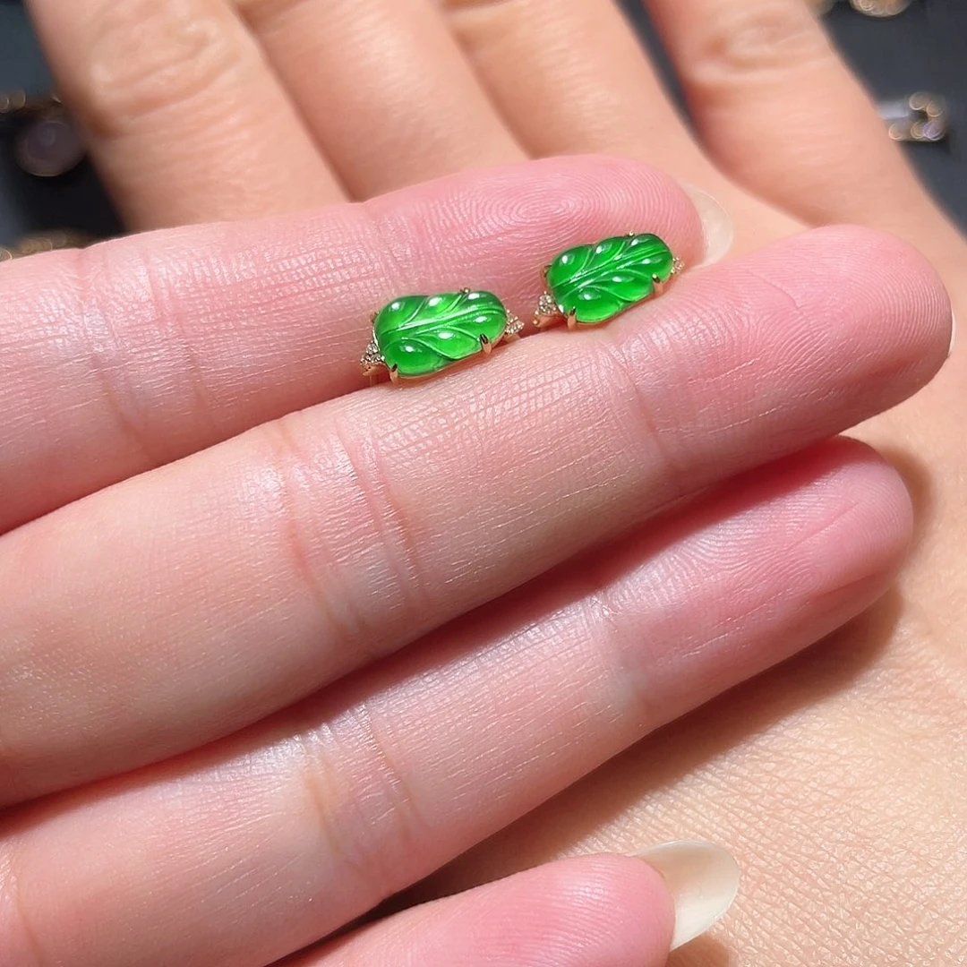 瞌***姐翡翠18K金镶嵌耳饰南非钻