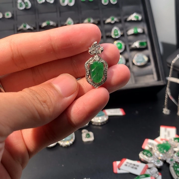 翡翠未镶嵌吊坠(不含链)