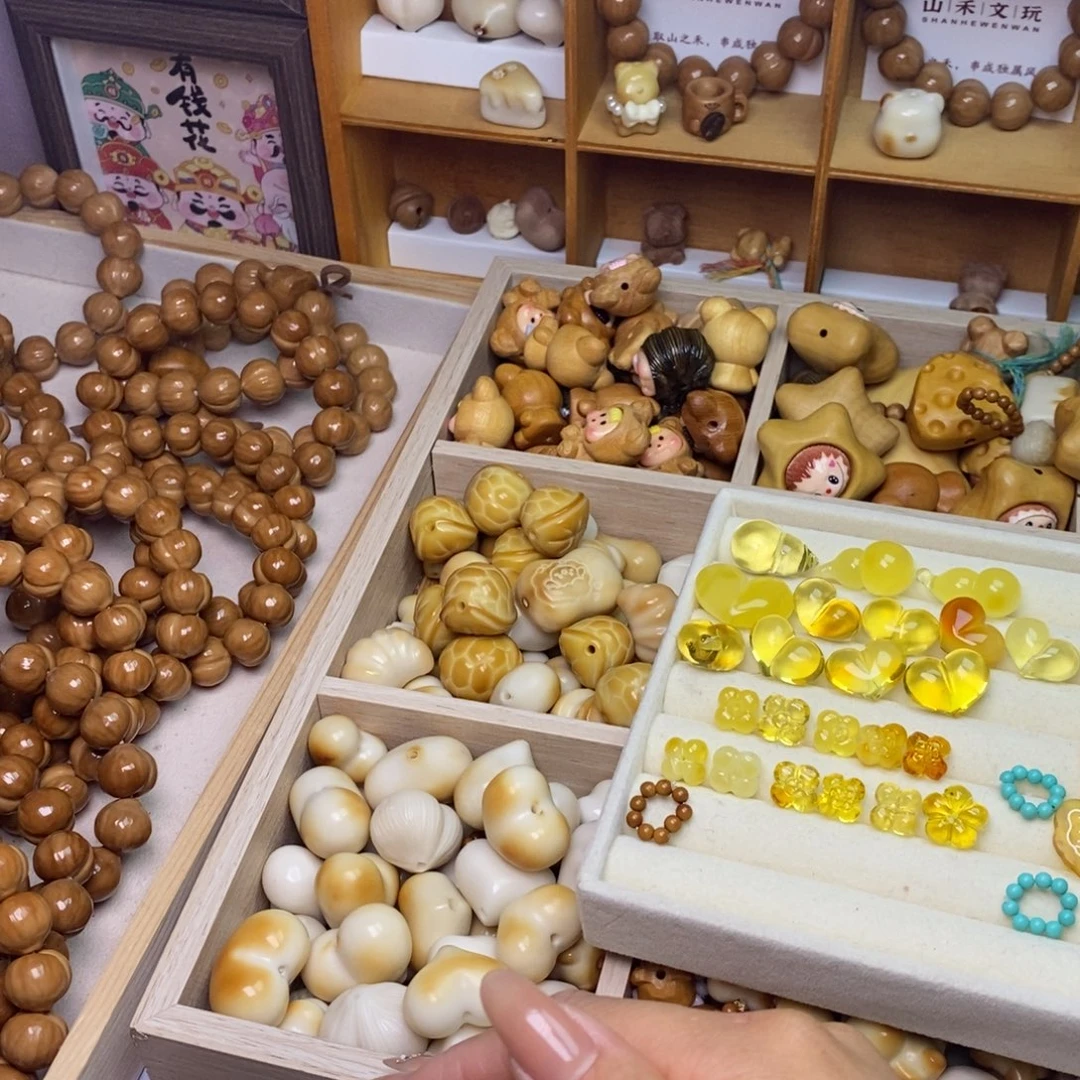 吊坠猴头核桃0.41克小蜜花朵