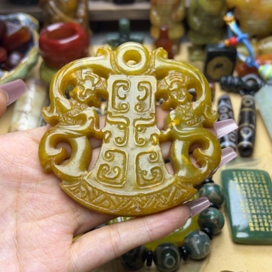 蛇纹石玉未镶嵌颈饰