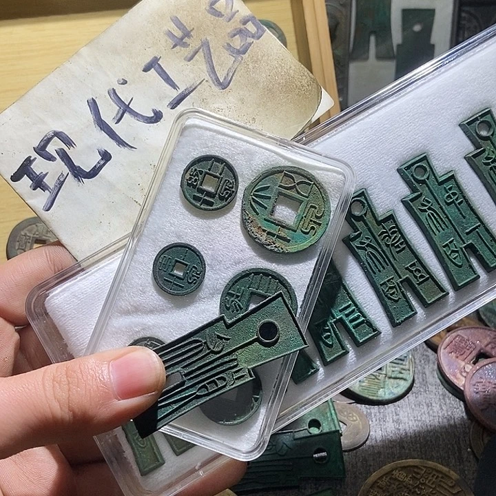 铜霜**痕现代翻砂制作工艺品