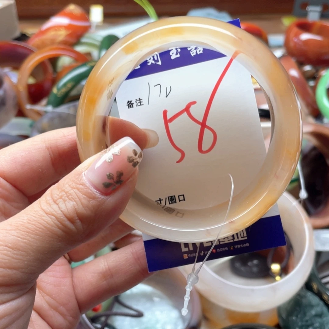 石英岩玉未镶嵌手镯