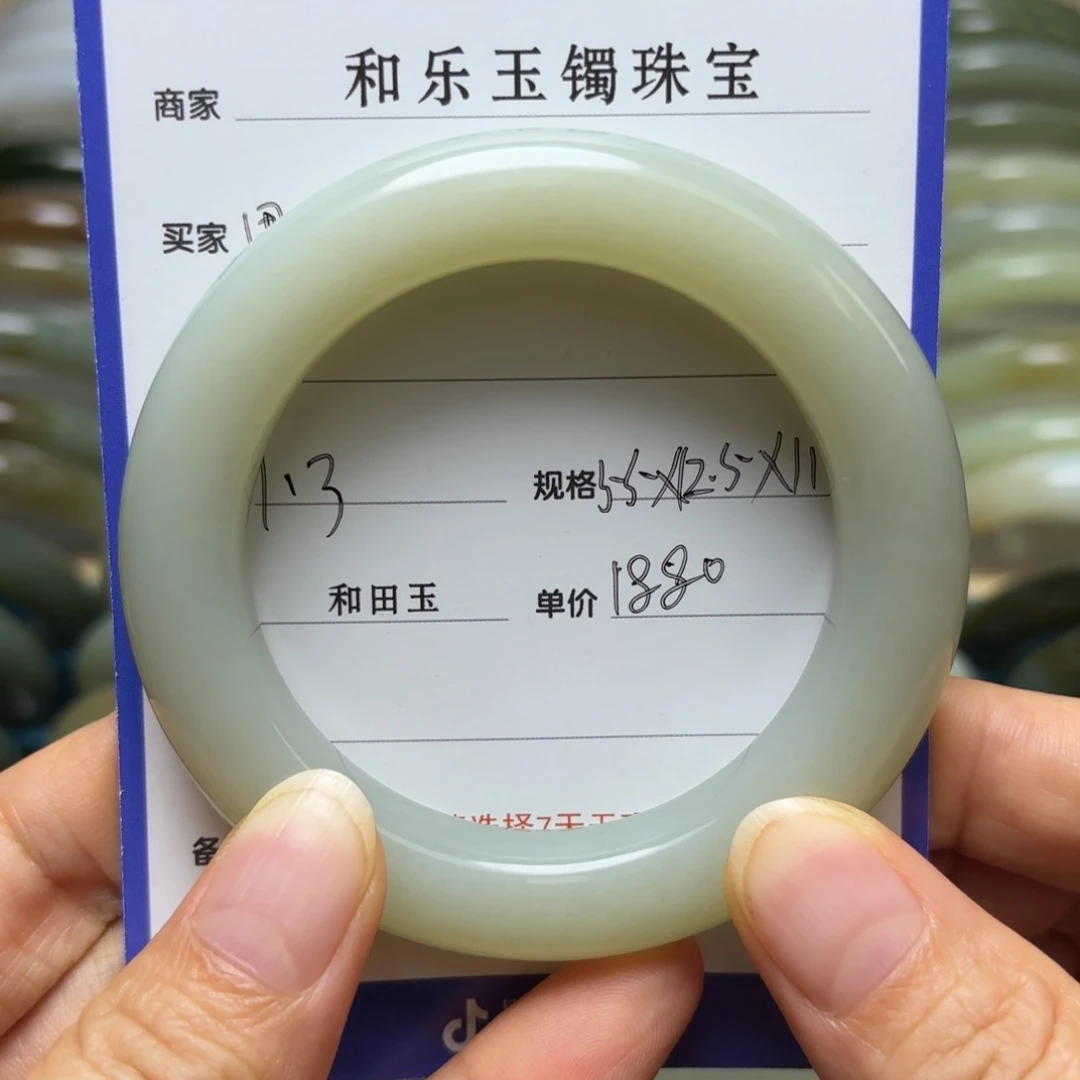 用***3和田玉手镯未镶嵌