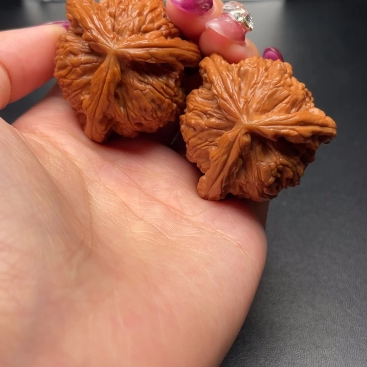 乔***涛吊坠文玩核桃白狮子
