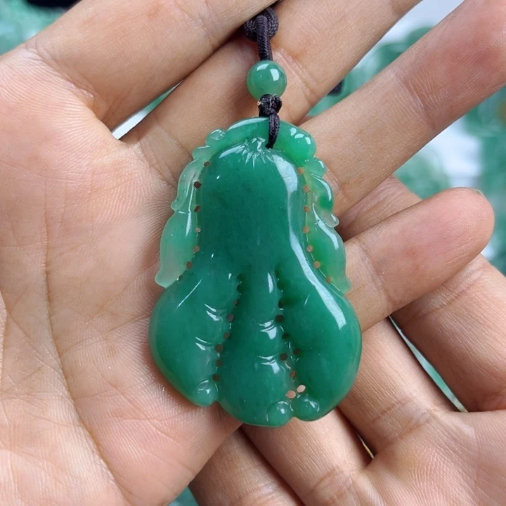 颈饰未镶嵌石英质玉