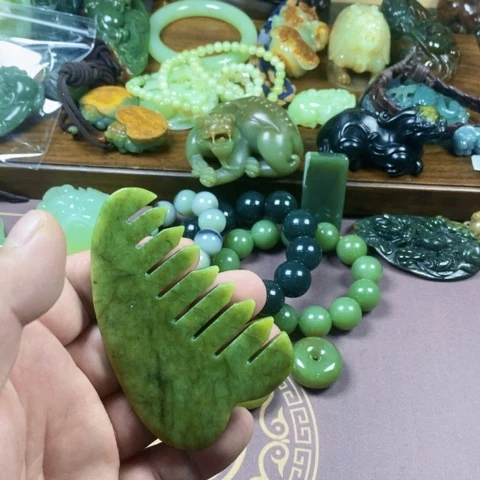 合金蛇纹石玉颈饰