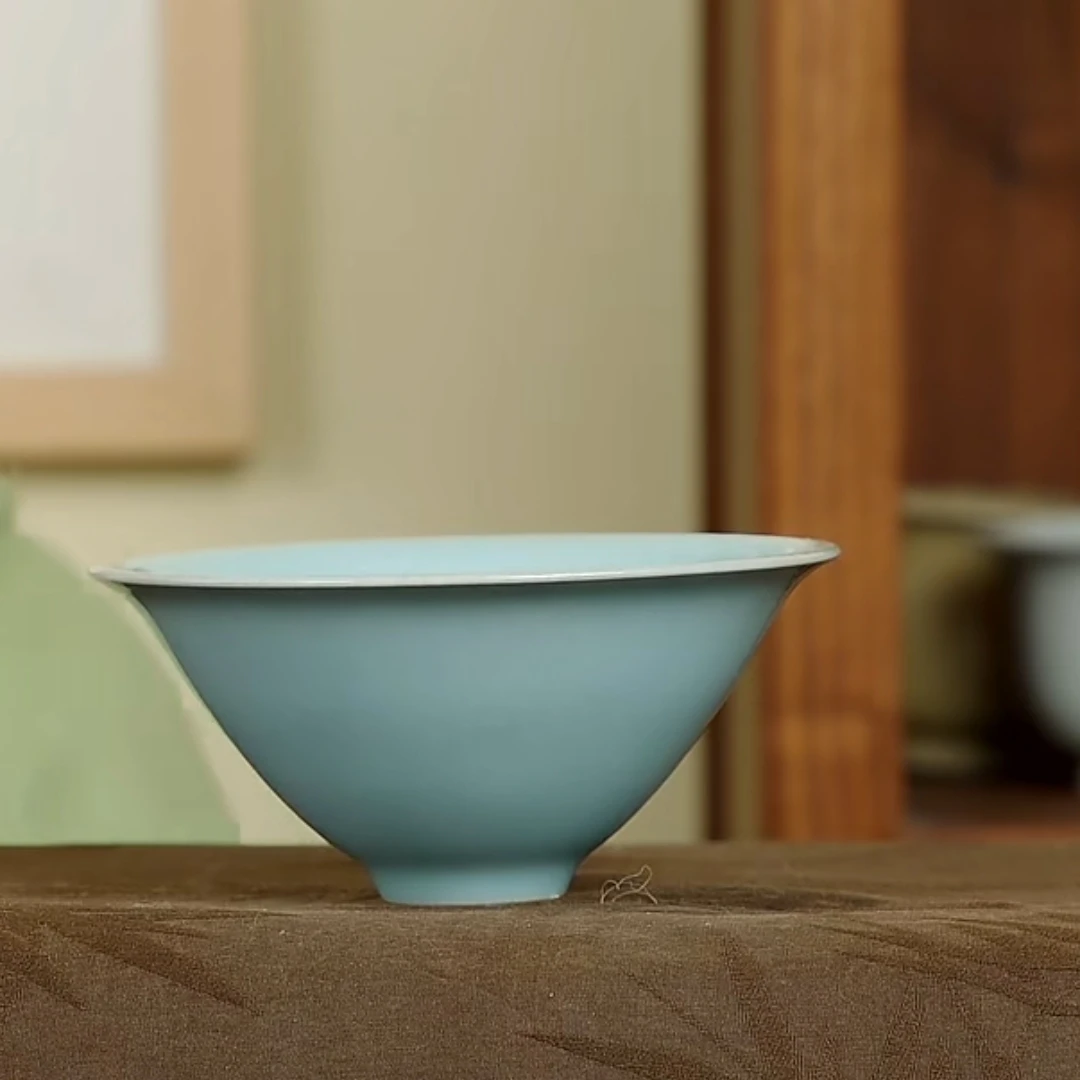 天青撇口斗笠杯中式茶具品茗杯陶瓷严卫恩龙泉青瓷