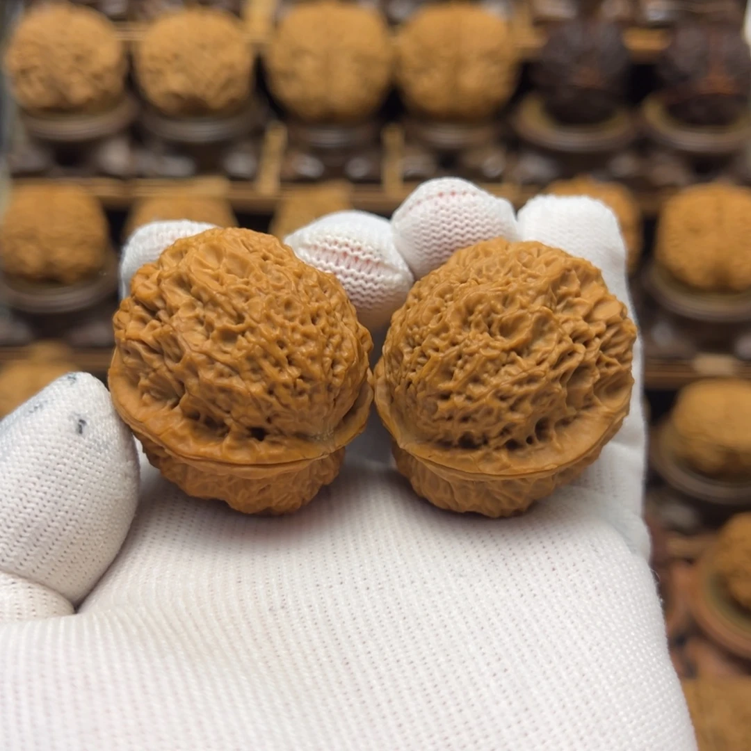 文玩核桃把件40mm九龙官帽。