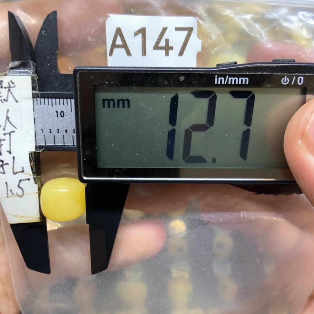 裸石蜜蜡未镶嵌好