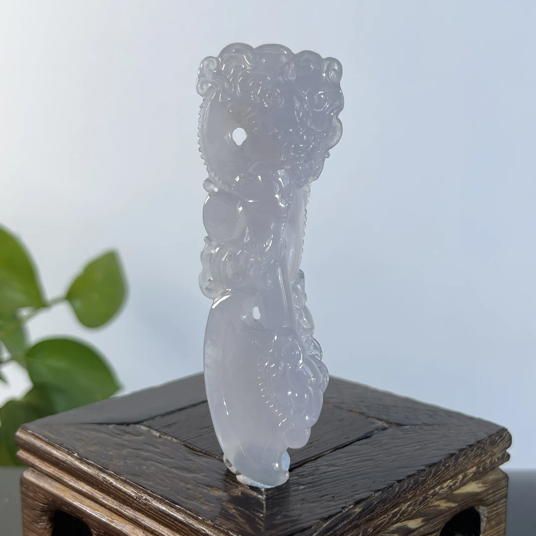 JYB26-142  天然翡翠缅甸A货 府上有龙