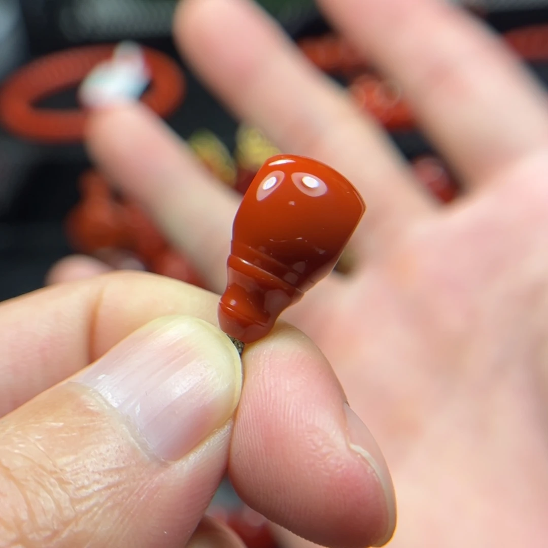 邋***。南红玛瑙未镶嵌三通