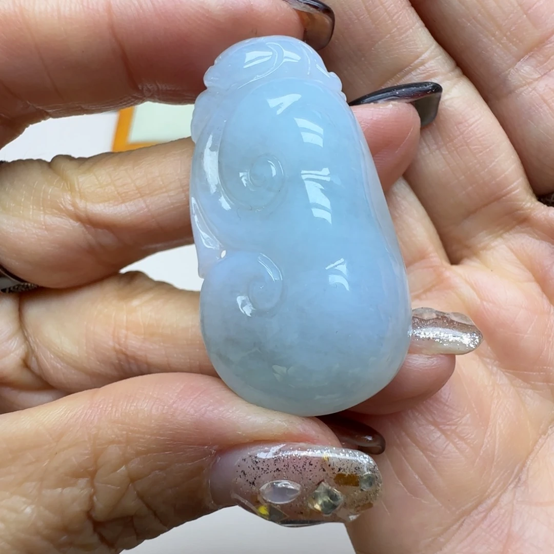 翡翠未镶嵌颈饰如意