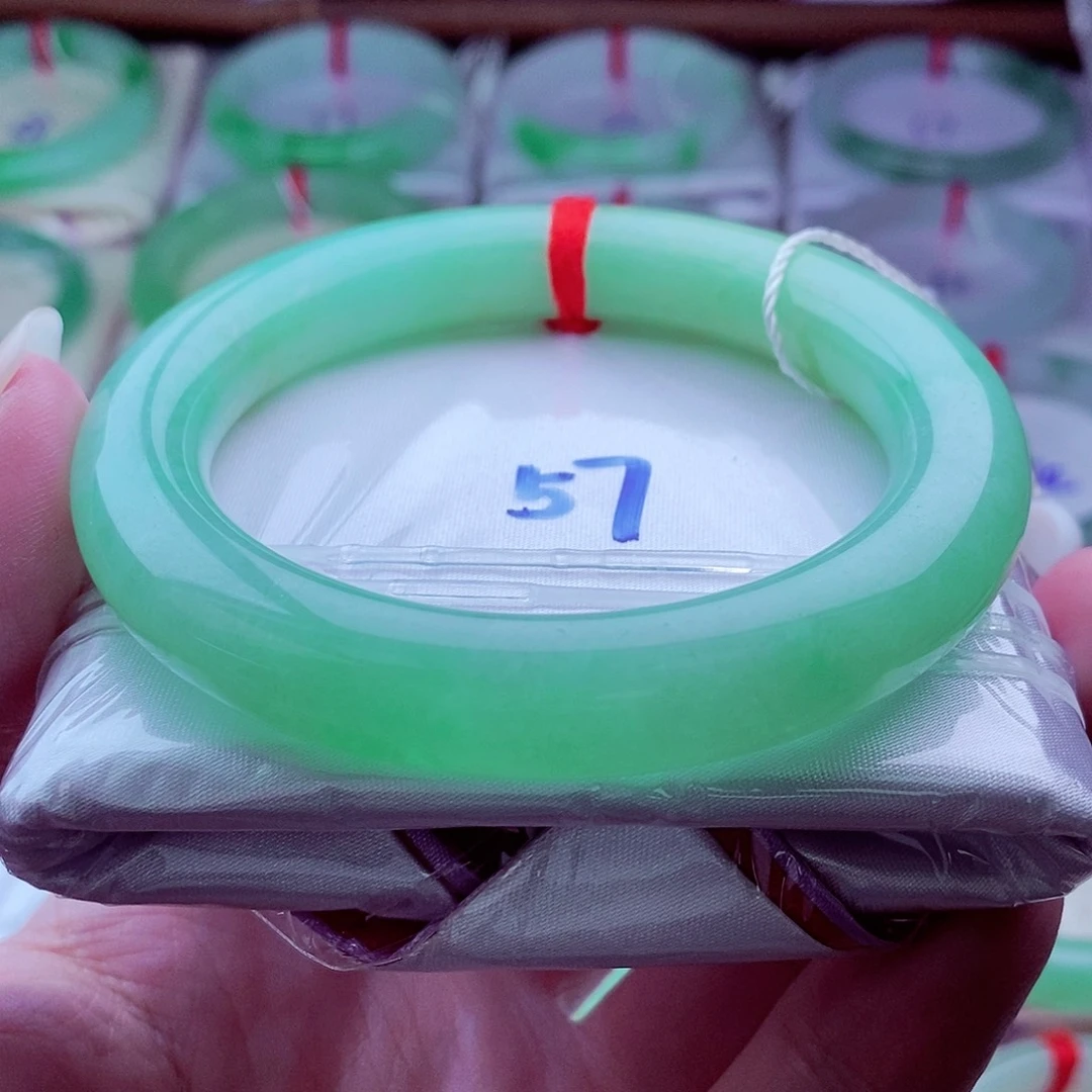 翡翠未镶嵌手镯（圆镯）113果阳绿翠绿黄加绿双彩大胖圆