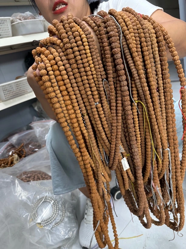 Z11陈货库存处理小金刚脖挂 多样性发其一条 不挑不拣事多绕道