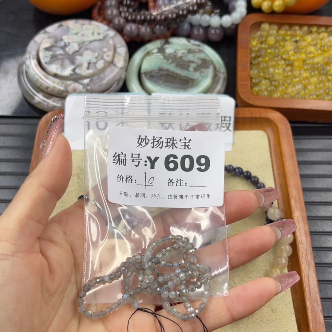 硅化珊瑚（珊瑚玉）瑕未镶嵌女***?