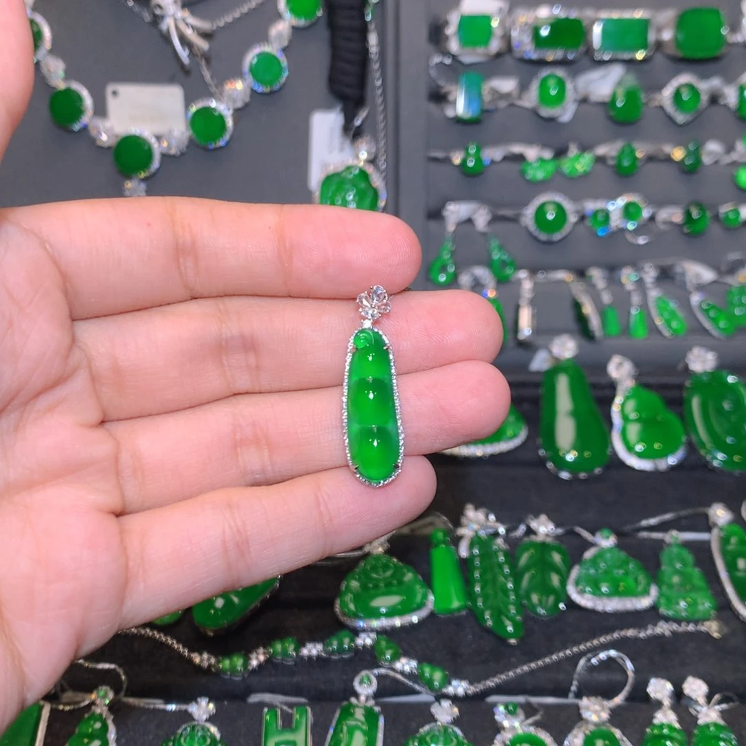 吊坠(不含链)18K金镶嵌翡翠豆子吊坠