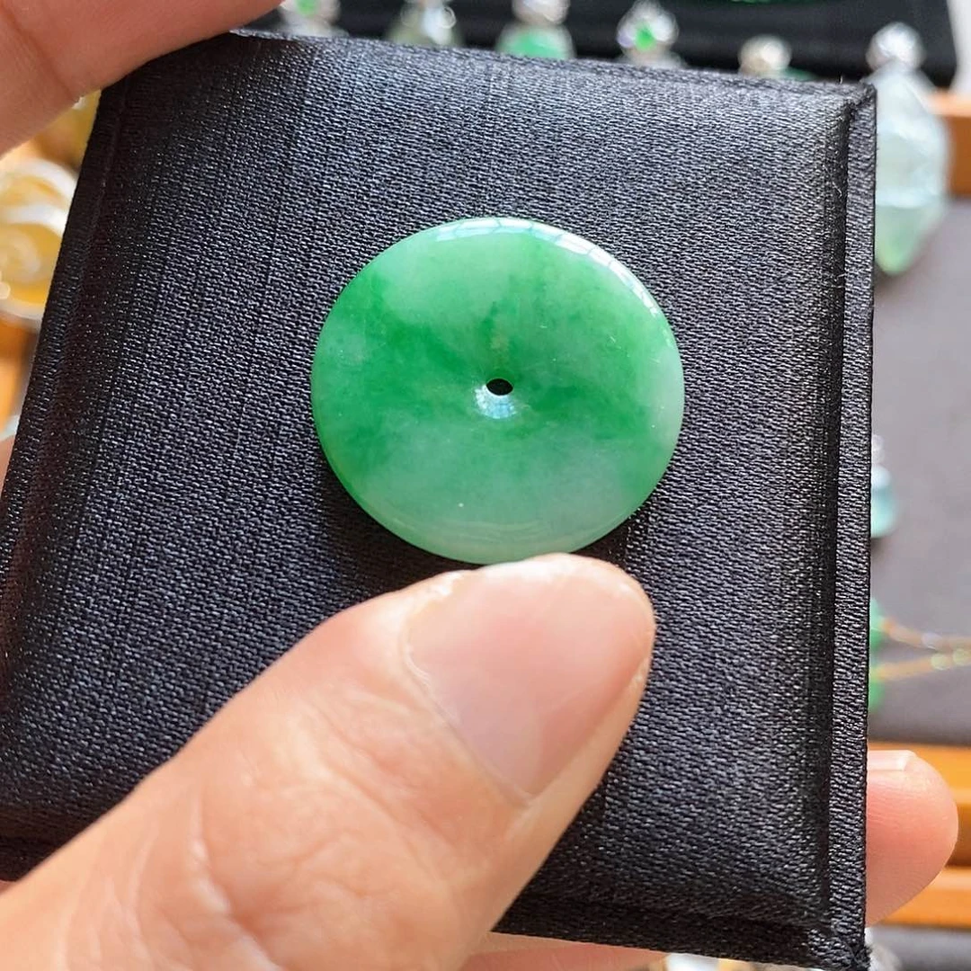 翡翠未镶嵌颈饰吊坠