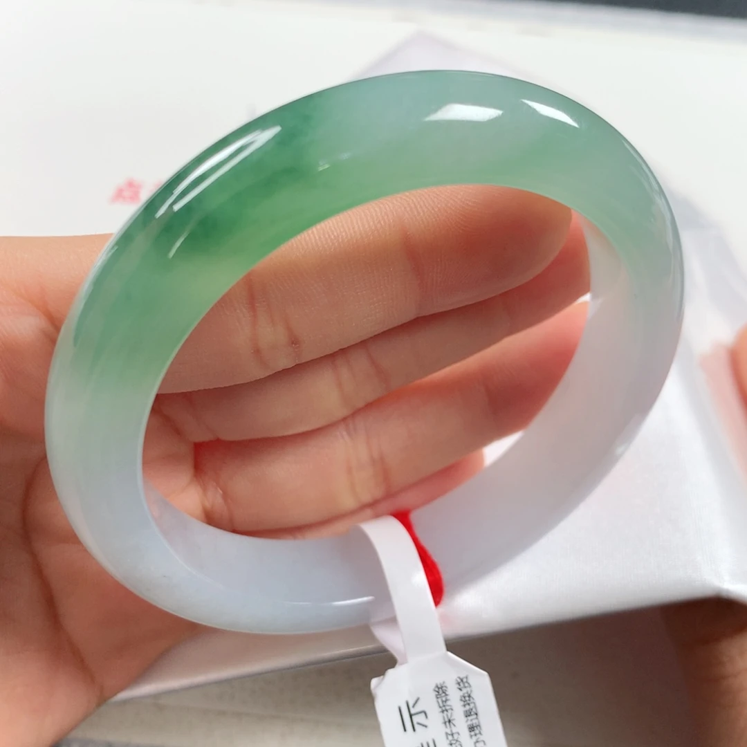 翡翠手镯未镶嵌君****部 正圈