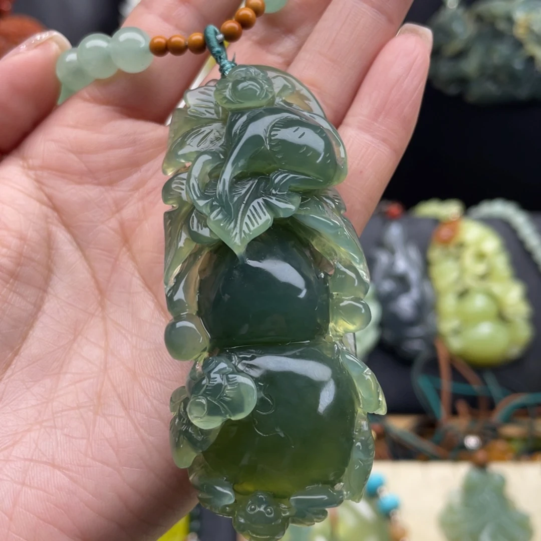 蛇纹石玉未镶嵌颈饰